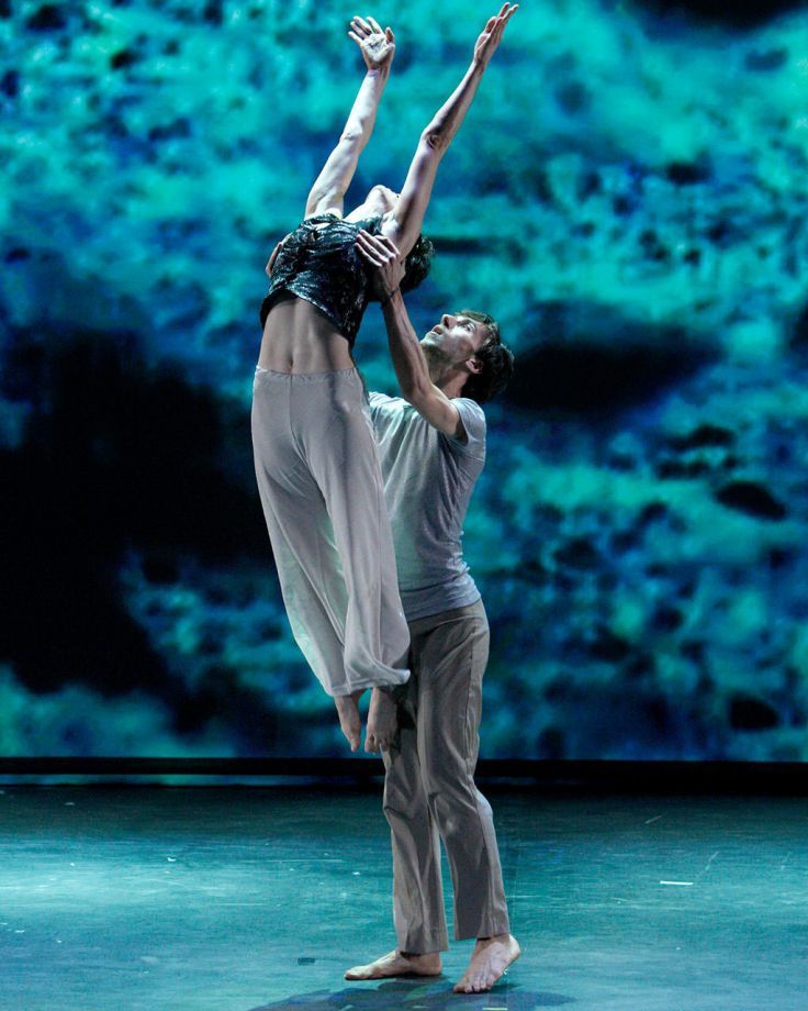 «Δίαυλοι» - Μια παράσταση της Hellenic Dance Company